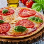 Sem glúten: deliciosa pizza saudável de quinoa na frigideira